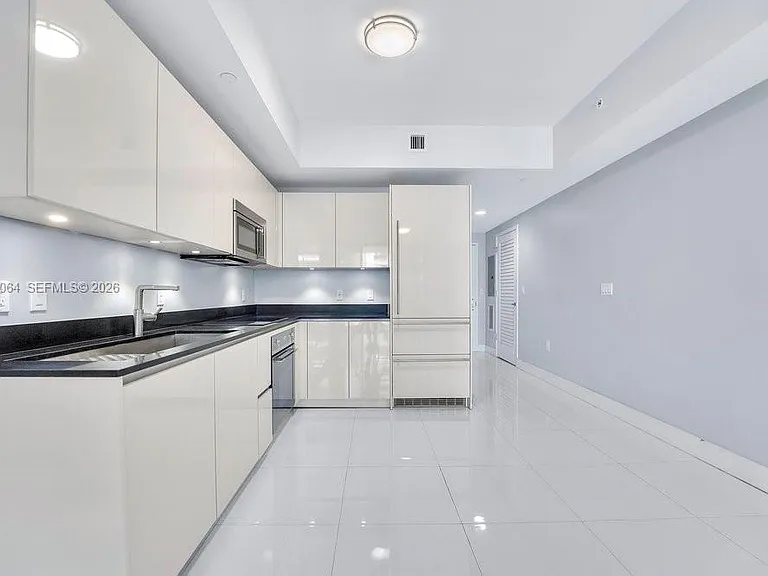 1010 Brickell Ave #1810 — Photo 12