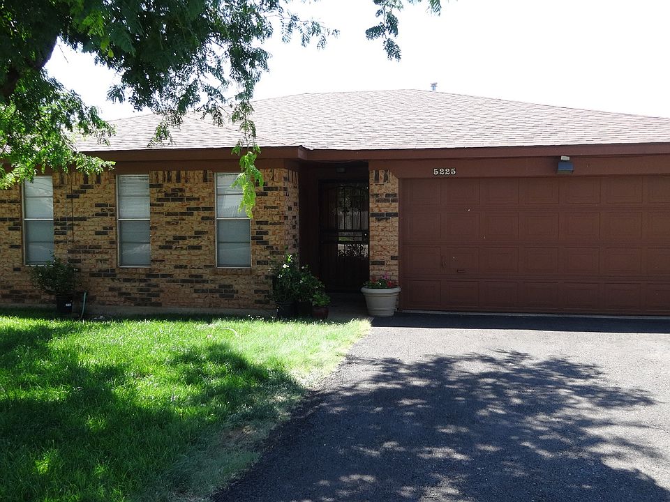 5225 Leland Front View