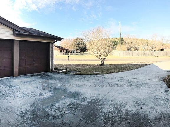 2nd image of 1503 Pleasant Ln