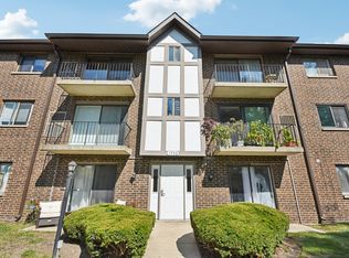 1751 S Washington St #1, Naperville, IL 60565