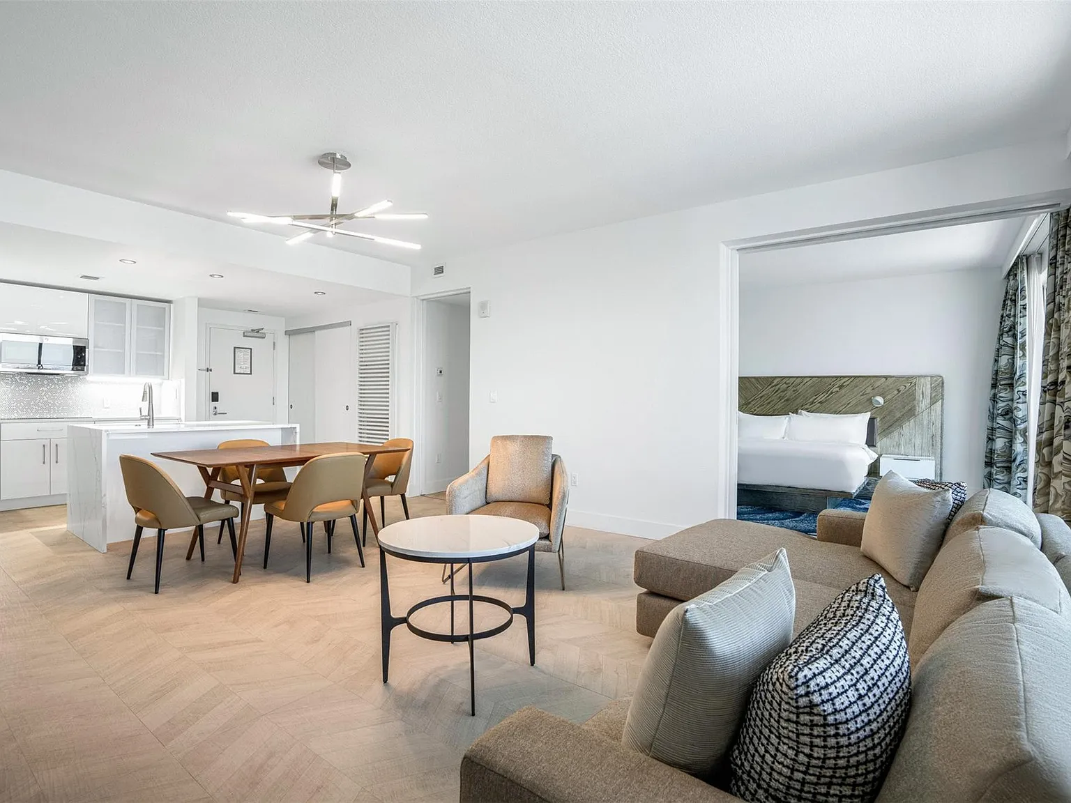 2 bed, 2.0 bath, 1255 sqft, $7,950 — Photo 3