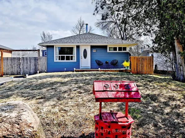 993 Barton Ave, Georgina, ON L4P 3E9