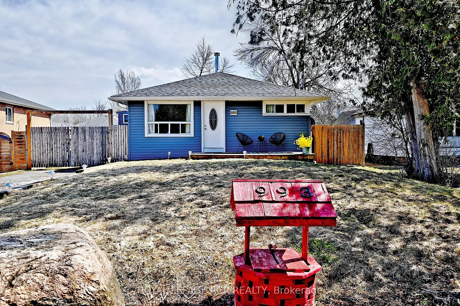 993 Barton Ave photo 1