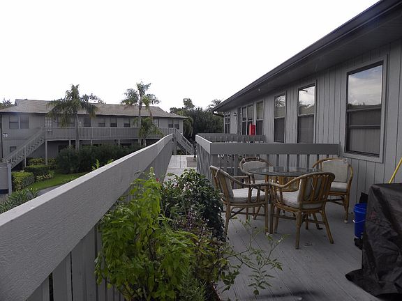 2nd image of 625 Centre Ct SW Unit 2-4
