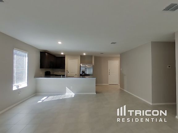 3rd image of 1725 Claireborne Ct