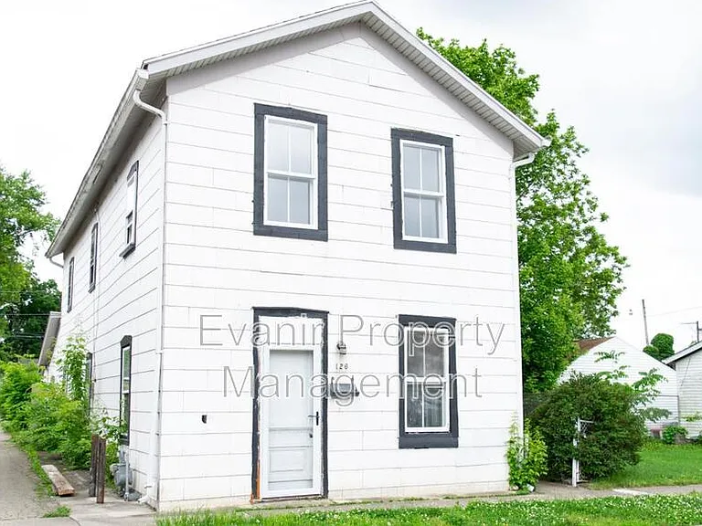 126 N Walnut St — Photo 2