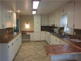 2nd image of 918 S Dodgion Ave
