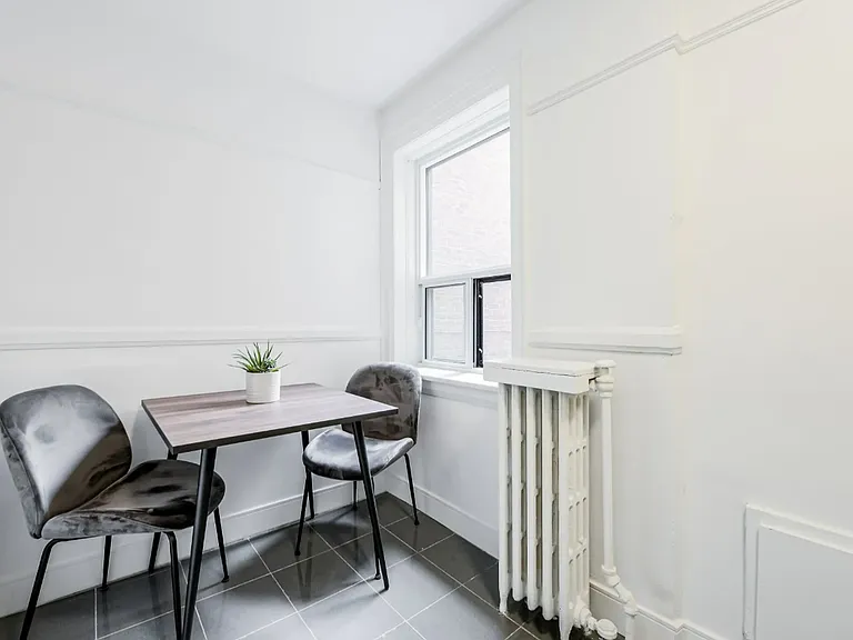 210 Wychwood Ave #10 — Photo 5