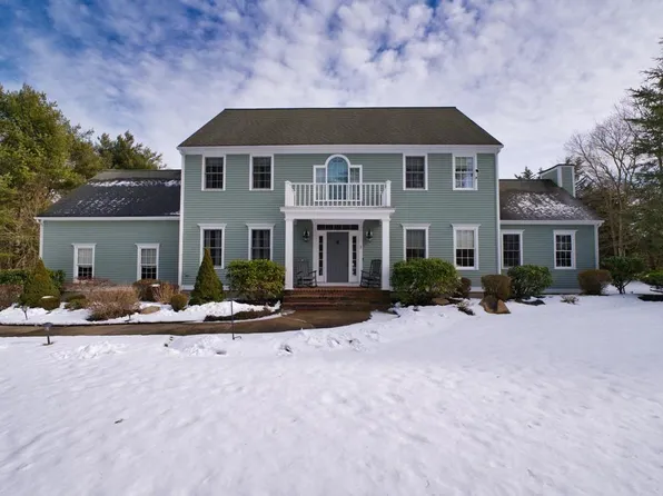 2 Winterberry Ln, Westport, MA 02790