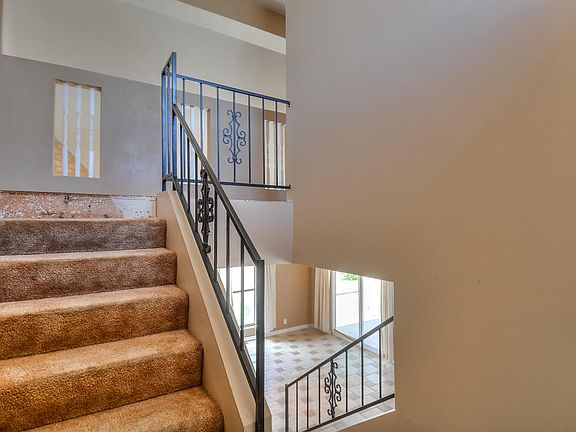 5th image of 7504 Scotts Pl NE