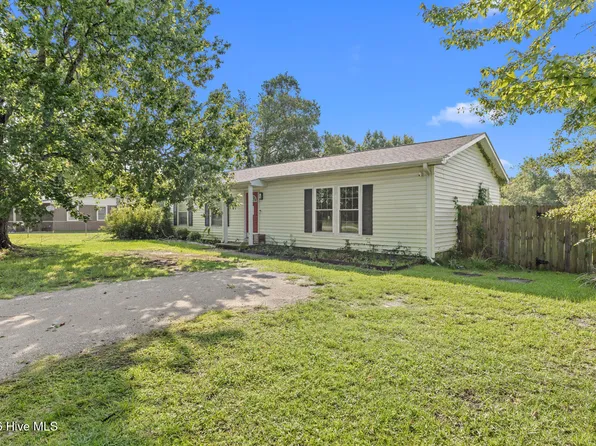 651 Queens Creek Road, Hubert, NC 28539
