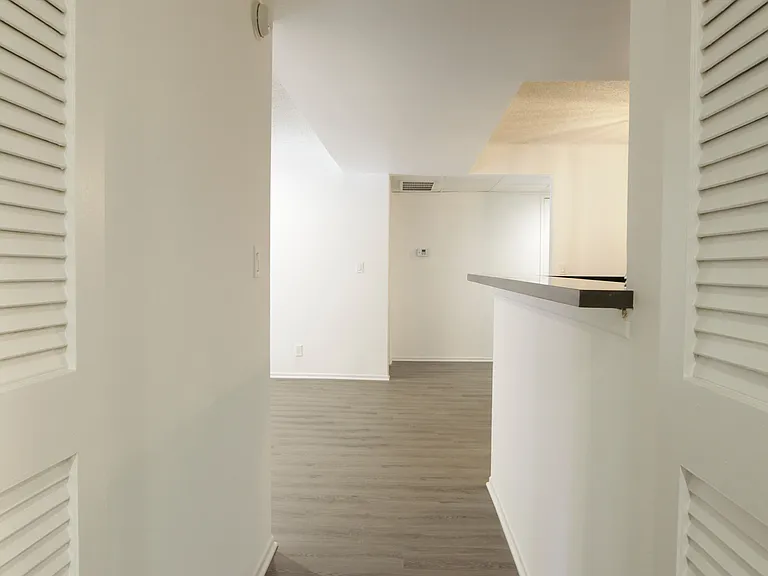 601 Westholme Ave #204 — Photo 5
