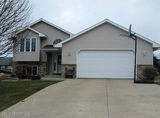 1004 3rd St NW, Dodge Center, MN 55927