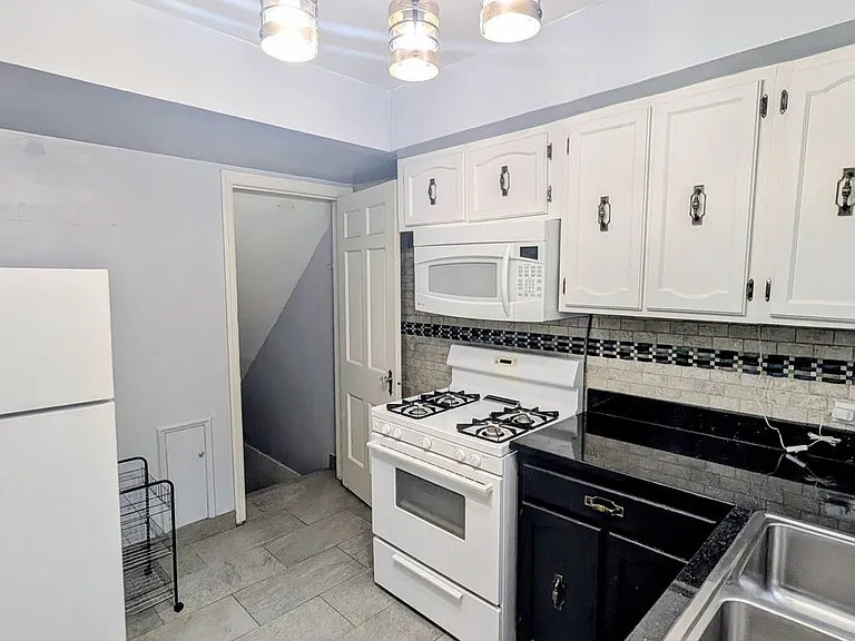 320 Beacon Pl — Photo 5