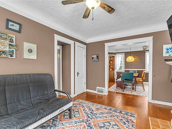 3rd image of 8102 Fernhill Ave