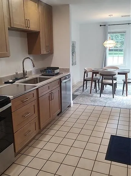 510 Corey Ln — Photo 9