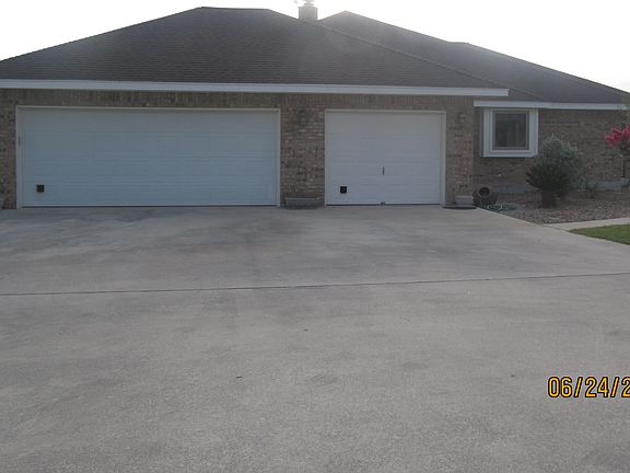 4th image of 110 Twin Oaks Dr