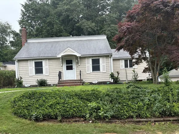 12 Pinewood Ave, Stoughton, MA 02072