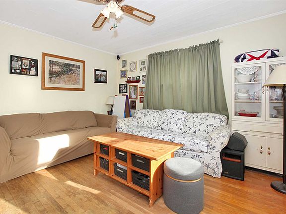 4th image of 7 Stanley Dr
