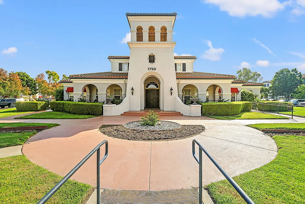 Tierra Vista — Photo 1