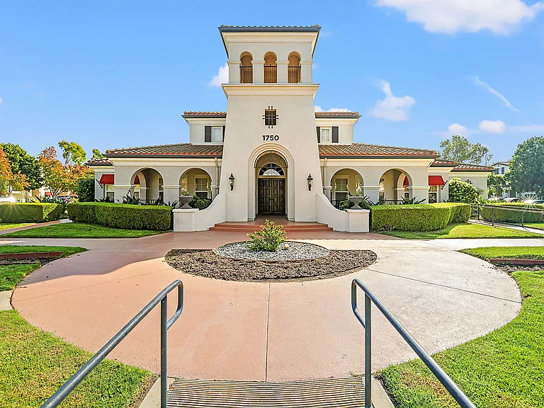 Tierra Vista — Photo 2