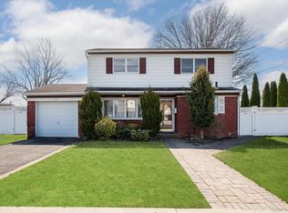 230 Yoakum Avenue, Farmingdale, NY 11735