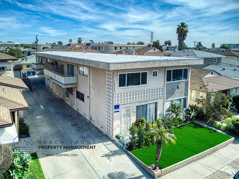 12236 Manor Dr. — Photo 40