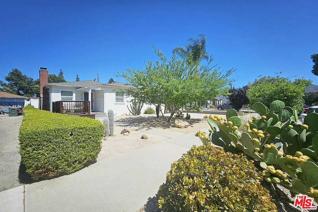 3 bed, 1.0 bath, 1018 sqft, $4,750 — Photo 1