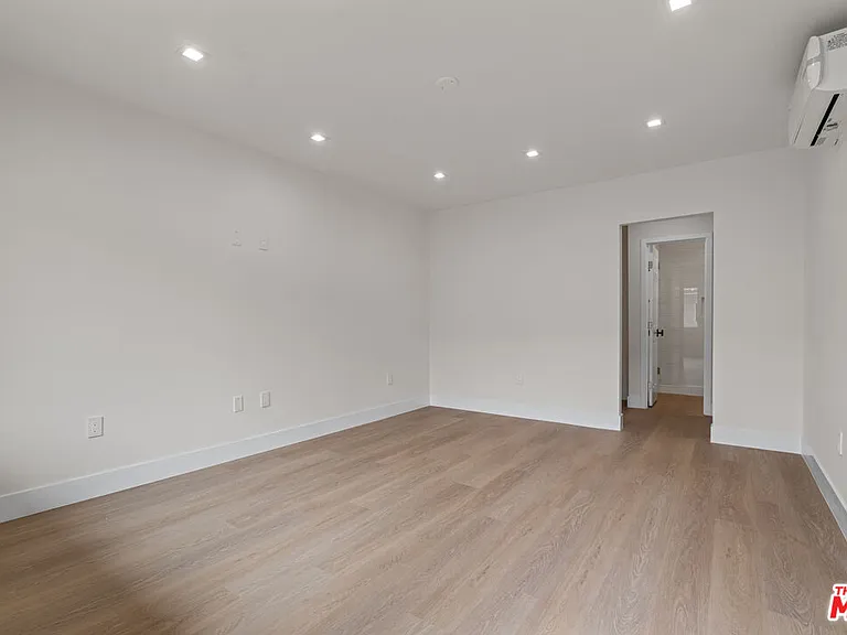 420 S Sepulveda Blvd #9 — Photo 4