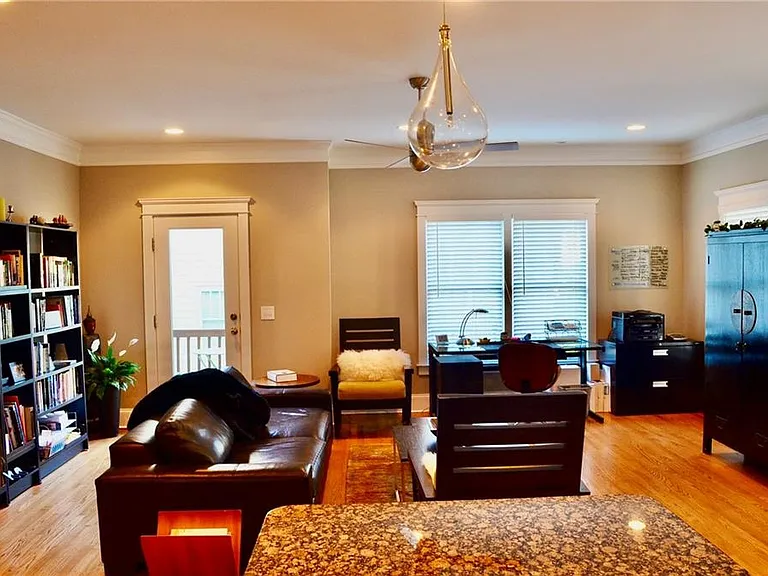 1339 Oakview Rd — Photo 7