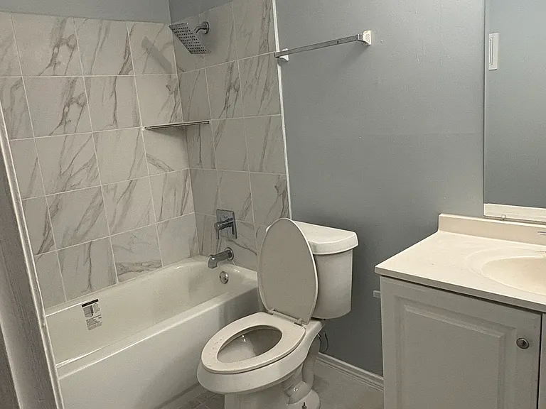 9700 Leawood Blvd #211 — Photo 6