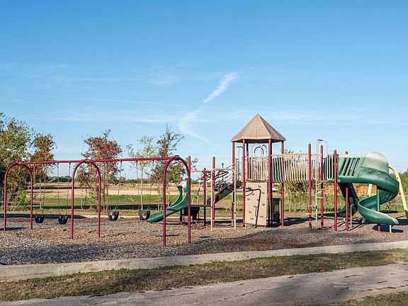 Walking distance to Miller Heights Park