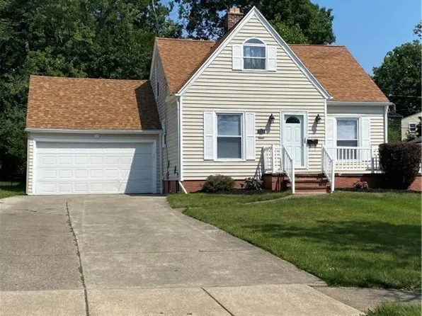 110 Southwick Dr, Bedford, OH 44146