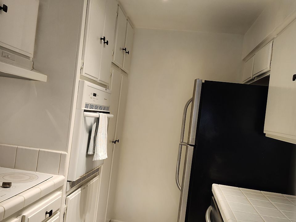 Kitchen, dishwasher, refrigerator, electric oven
