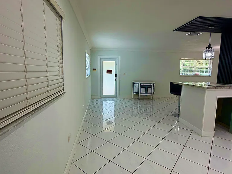 107 Rock Harbor Dr — Photo 2