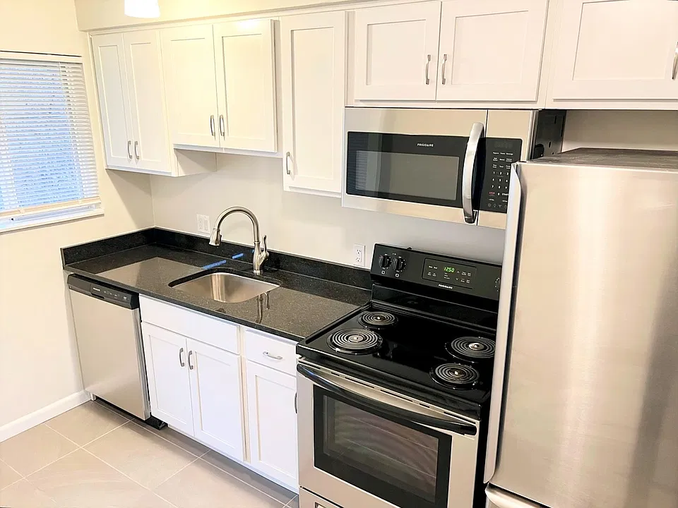 403-427 S Crooks Rd