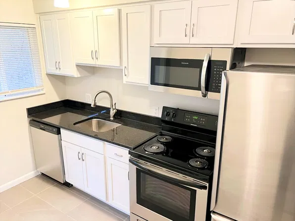 403-427 S Crooks Rd #5f17e39eb, Clawson, MI 48017