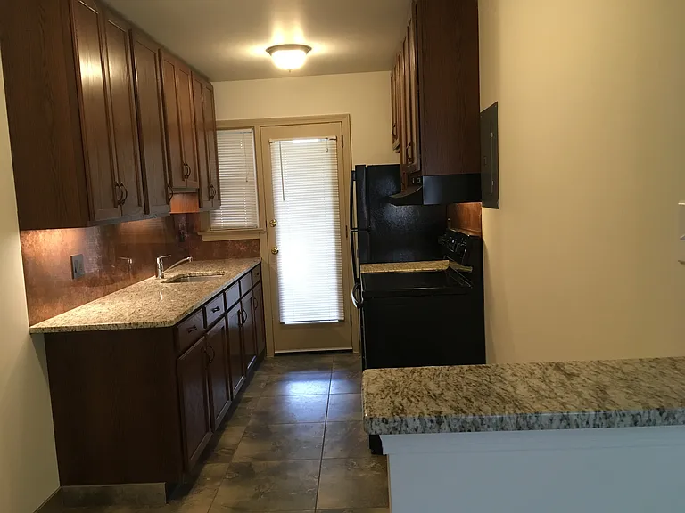 127 Jackson Ave #A — Photo 2