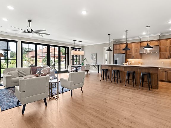 3rd image of 415 Main St