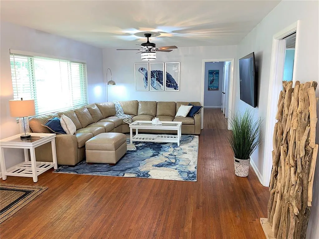 3 bed, 2.0 bath, 1682 sqft, $3,800 — Photo 3