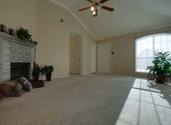 5th image of 1423 Sandalwood Dr