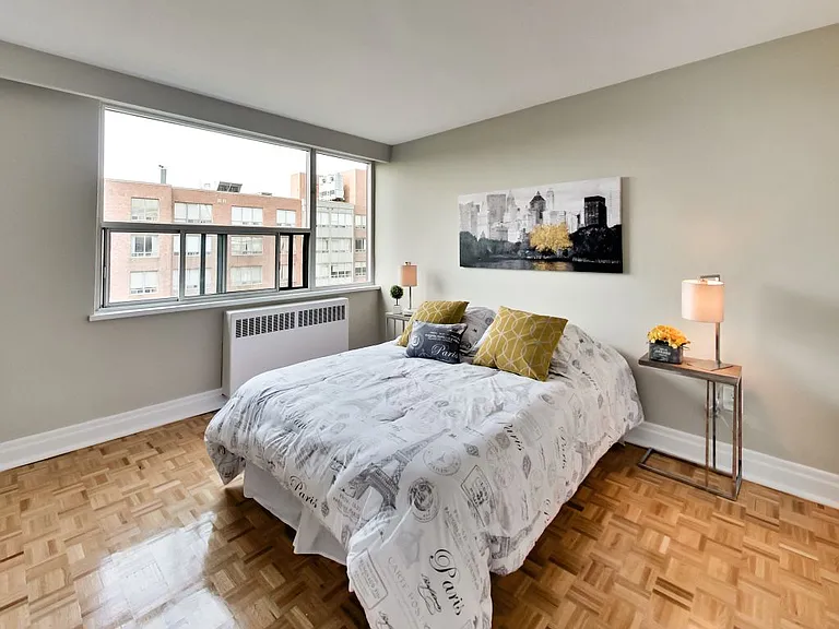 680 Roselawn Ave — Photo 14