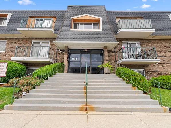 3223 W Parkway Dr APT 1G, Northbrook, IL 60062