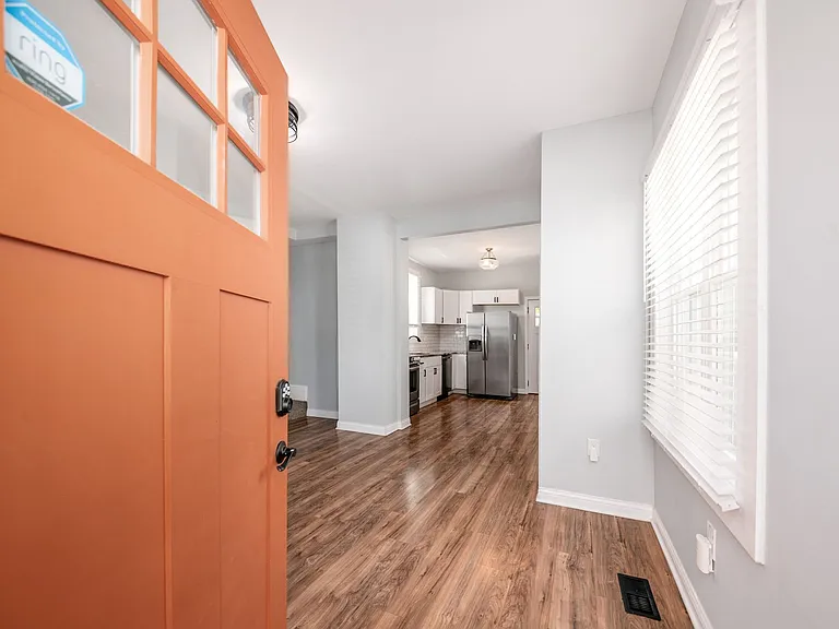 997 Oakwood Ave — Photo 4