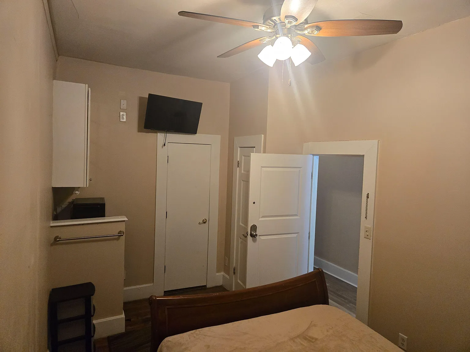 4 bed, 5.5 bath, 3071 sqft, $1,001 — Photo 1