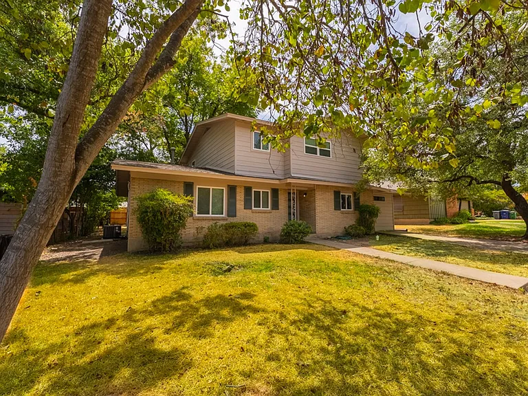 1307 Berkshire Dr — Photo 2
