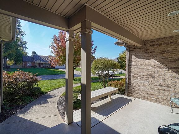 4th image of 382 Woodside Ct