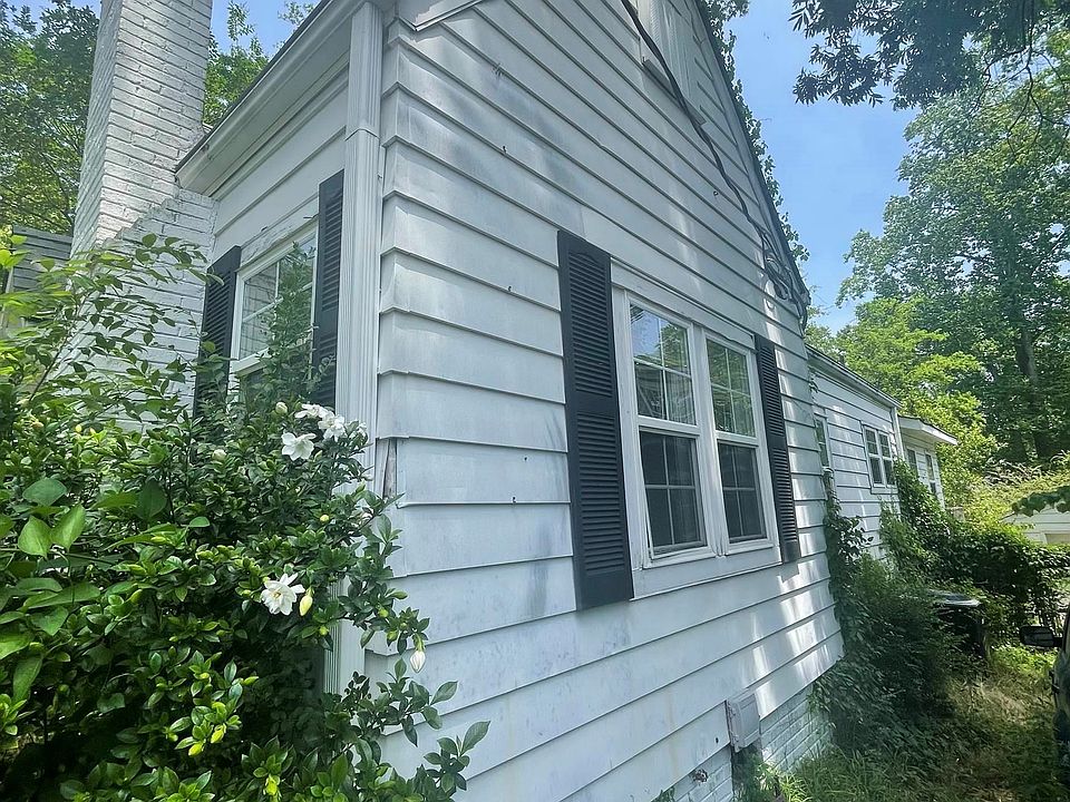 2nd image of 812 Forrest Dr