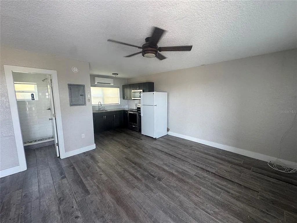 Studio, 1.0 bath, 324 sqft, $1,250 — Photo 4