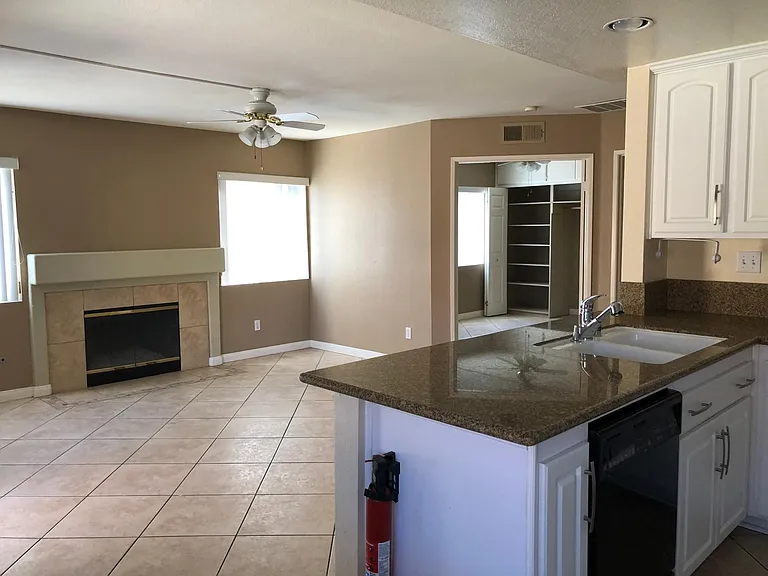 21434 Townsendia Ave — Photo 9